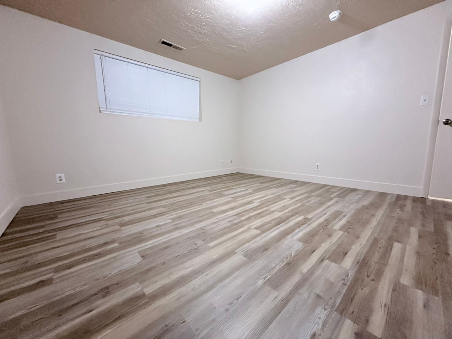 Just Like New! 2 Bedroom Condo! – photo 4