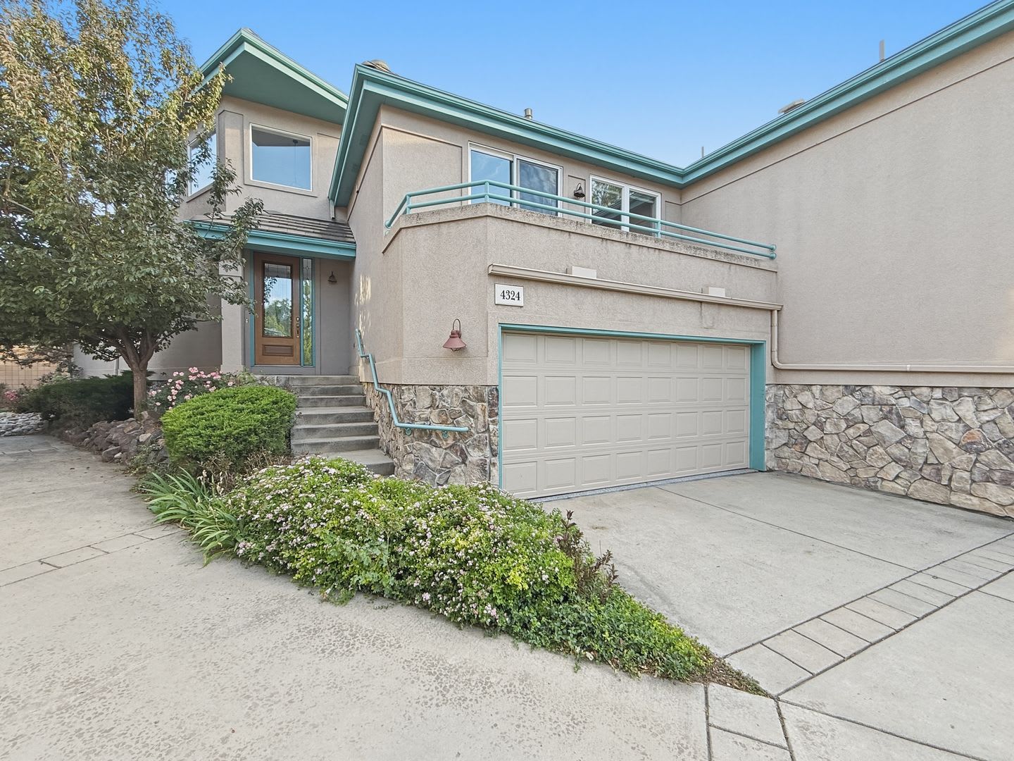 Beautiful East Boulder Home with Flatirons Views – photo 1