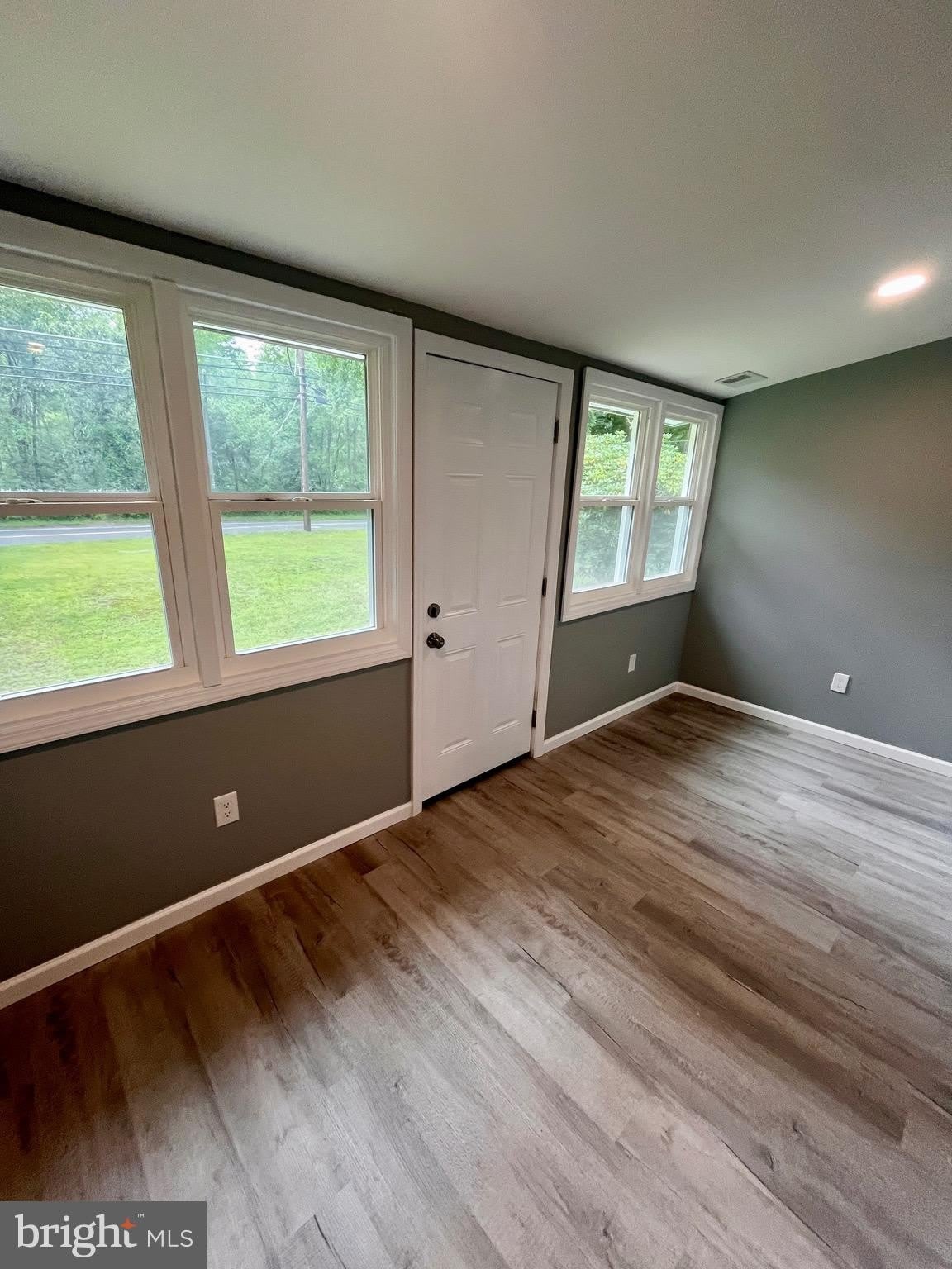 4001 N LAKESHORE Drive – photo 3