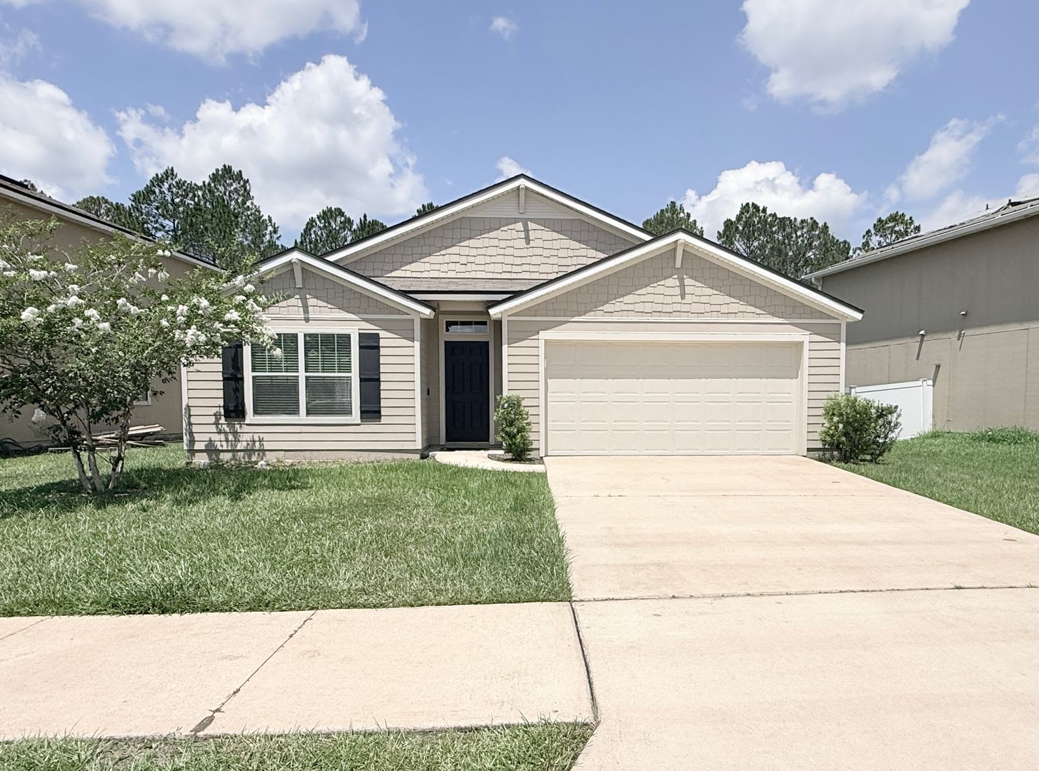 Spacious 4Br Home With Large Fenced Yard Community Pool – photo 1