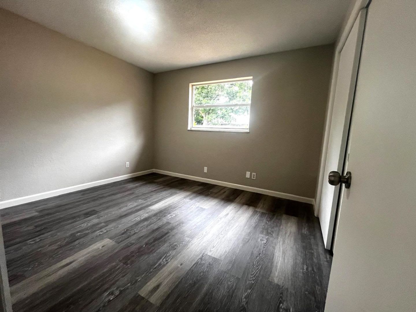 Charming 3-Bedroom Home with Spacious Layout & Attached Garage in the Heart of Daytona Beach – photo 5