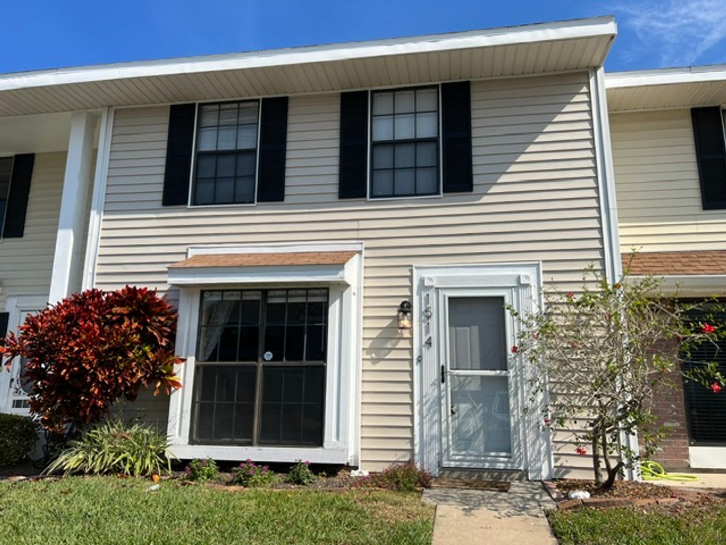 Townhome- great location – photo 1