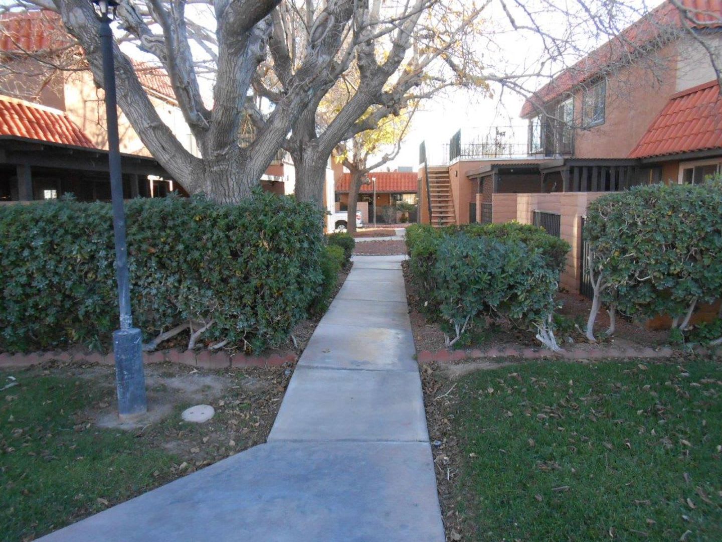 2nd Floor 3 bedroom Condo Near 95/Torrey Pines – photo 4