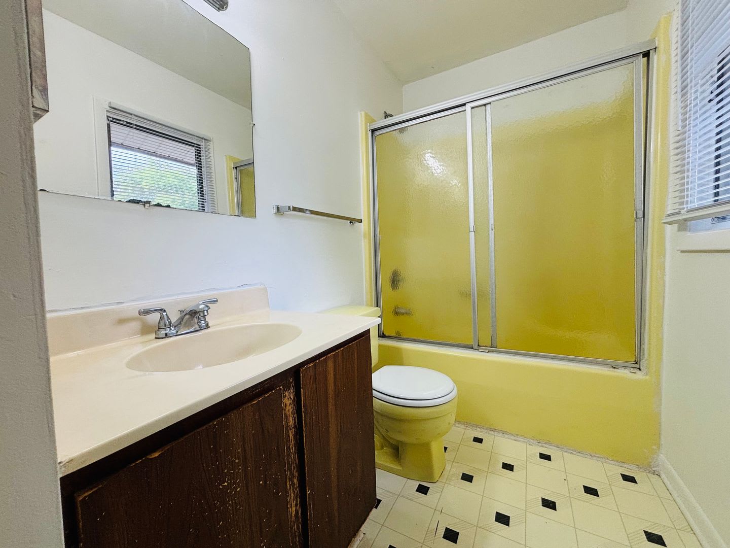 3 Bedroom 2.5 Bath Townhouse – photo 3