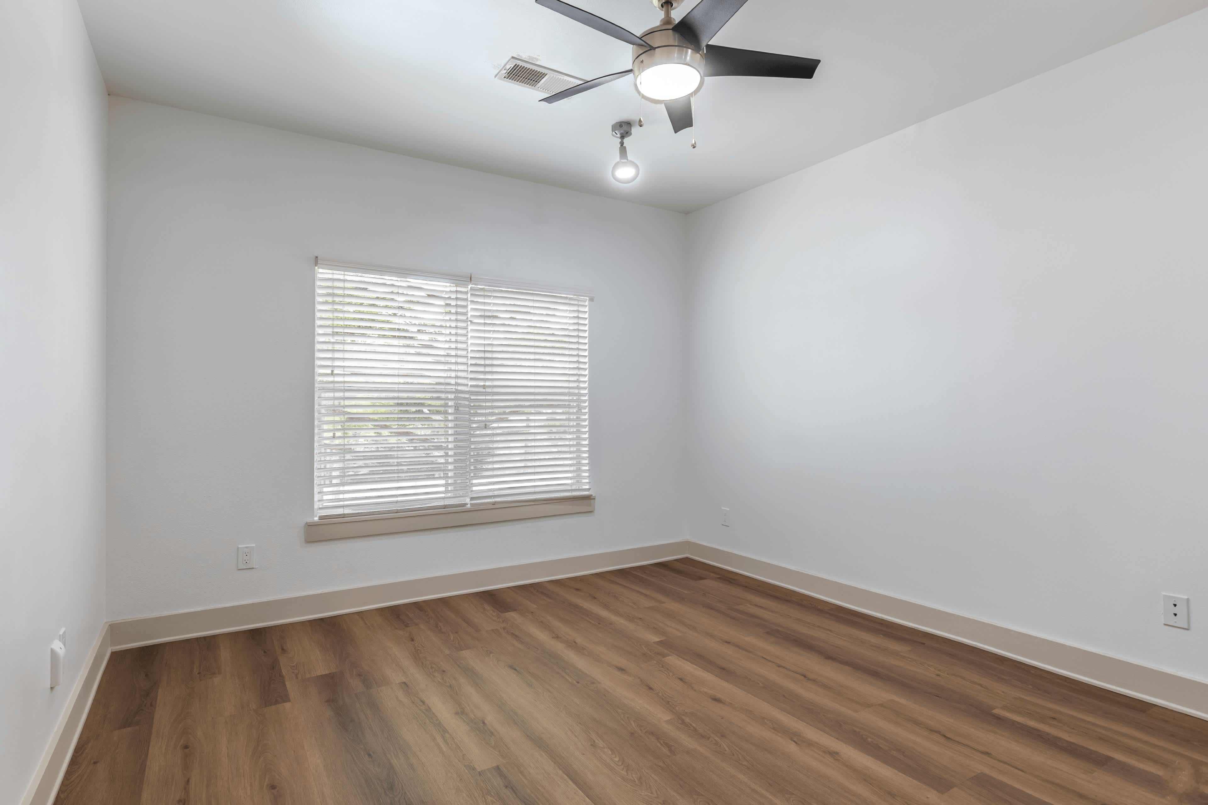 5225 Maple Avenue – photo 3