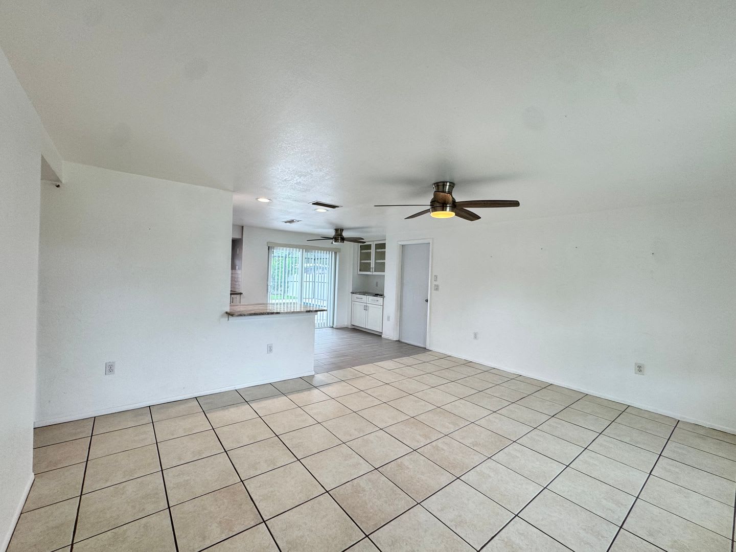 ANNUAL UNFURNISHED 3-bedroom, 2-bathroom house in Oak Shores community – photo 5