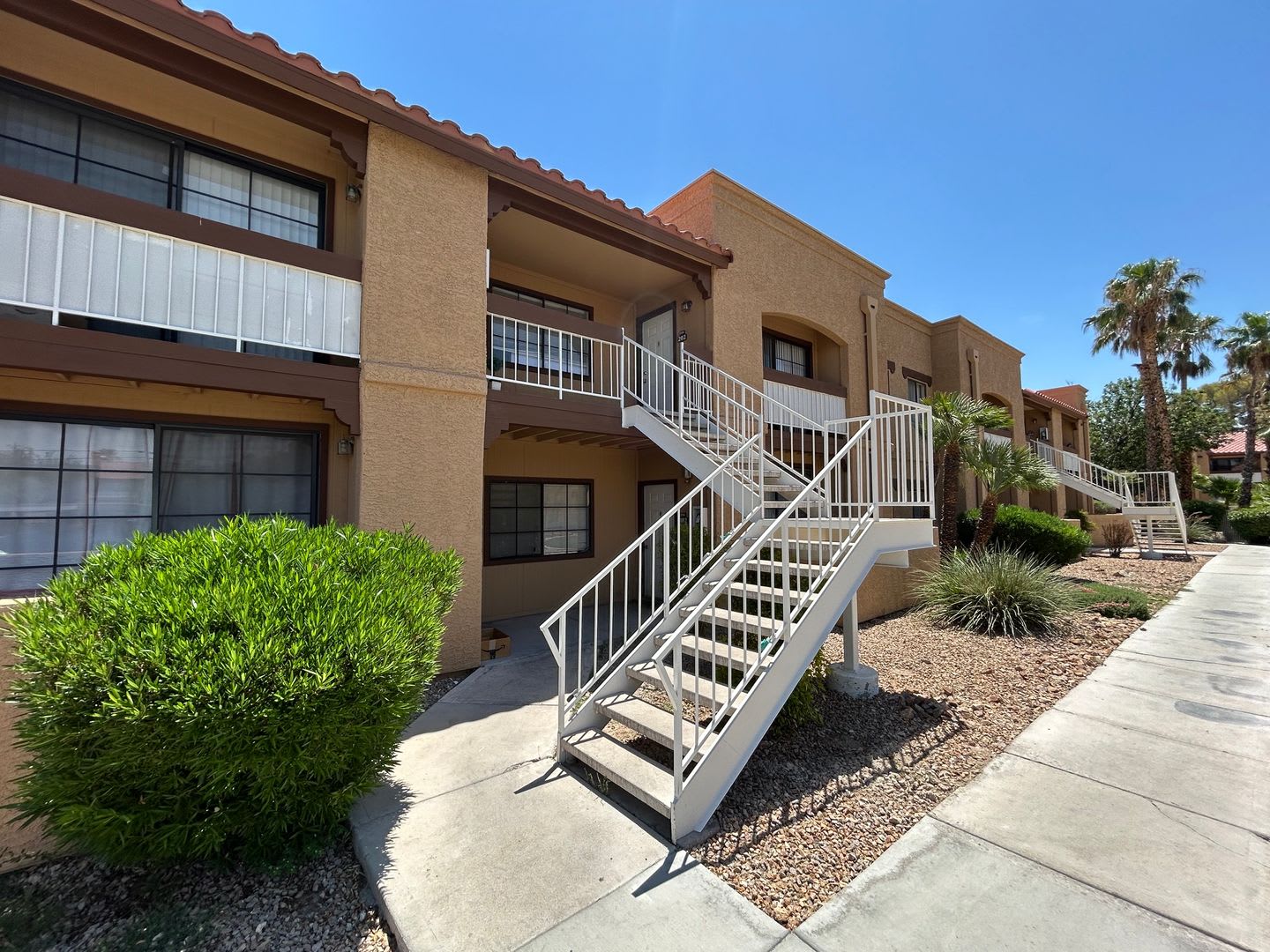 Limited Time Move In Special With This Cozy 1 Bedroom Top Floor Condo – photo 1