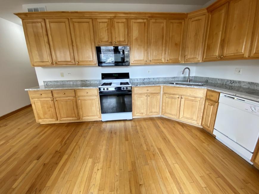 4233 North Kenmore Ave. – photo 2