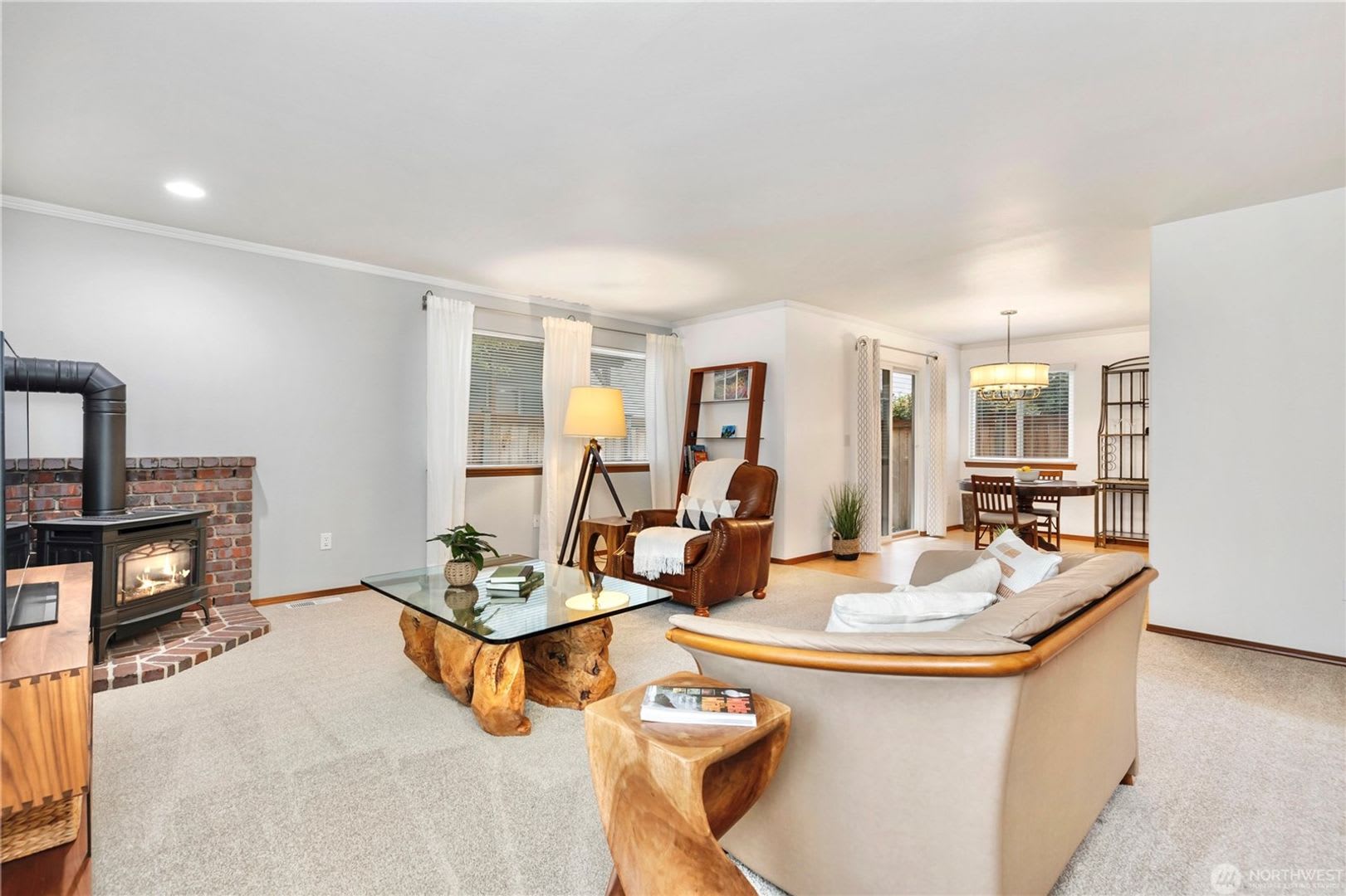 Spacious 3-Bedroom Home in Charming Duvall Available NOW – photo 4