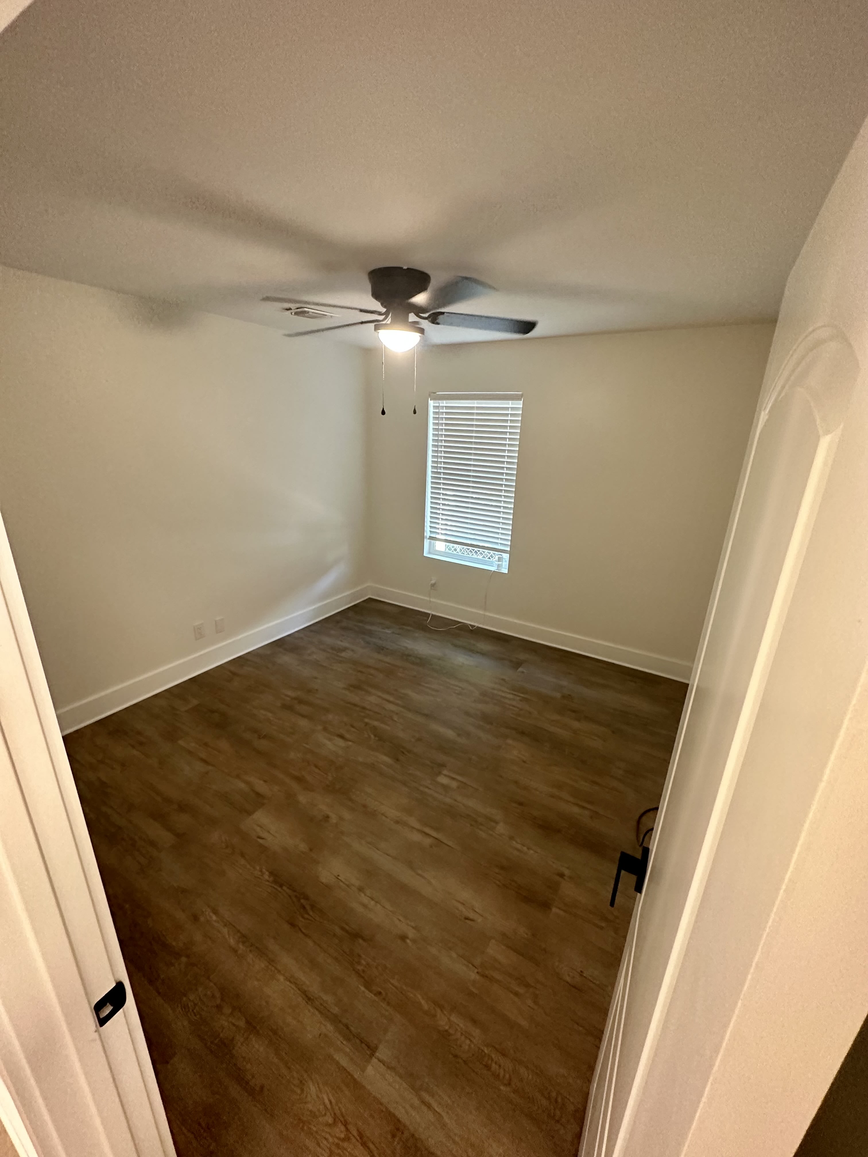 1019 Steves Ave – photo 5