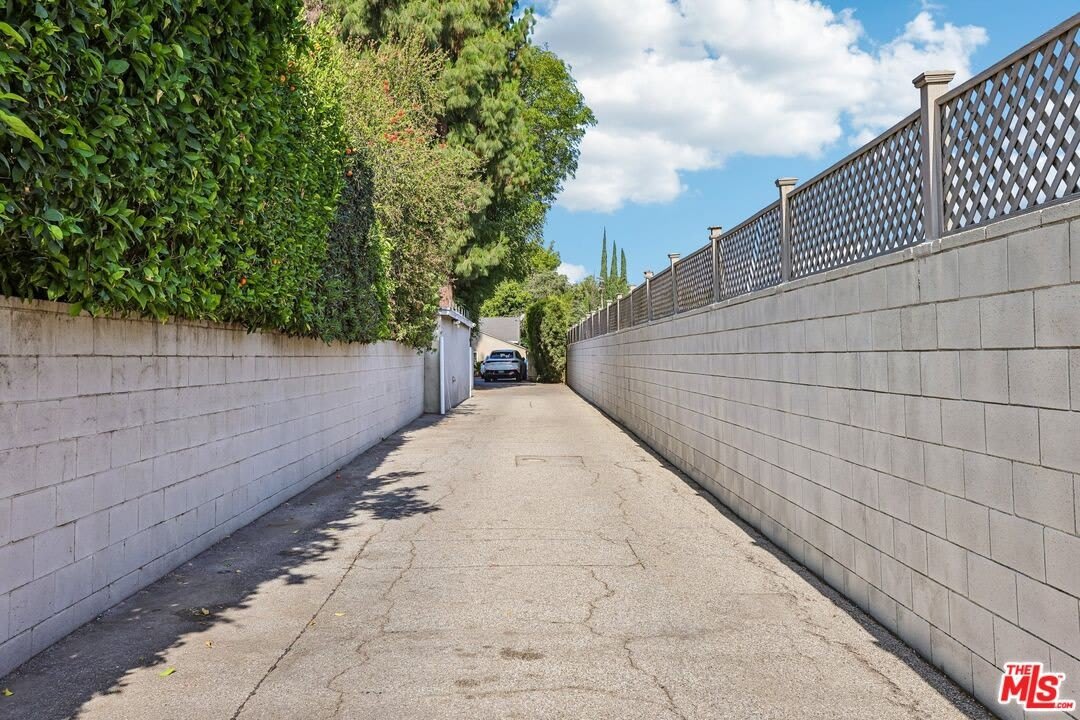 6727 1/2 Orion Ave – photo 5