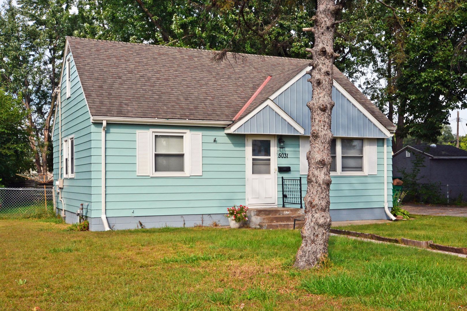 Charming 3 Bed 1 5 Bath Home Available In Brooklyn Center – photo 1
