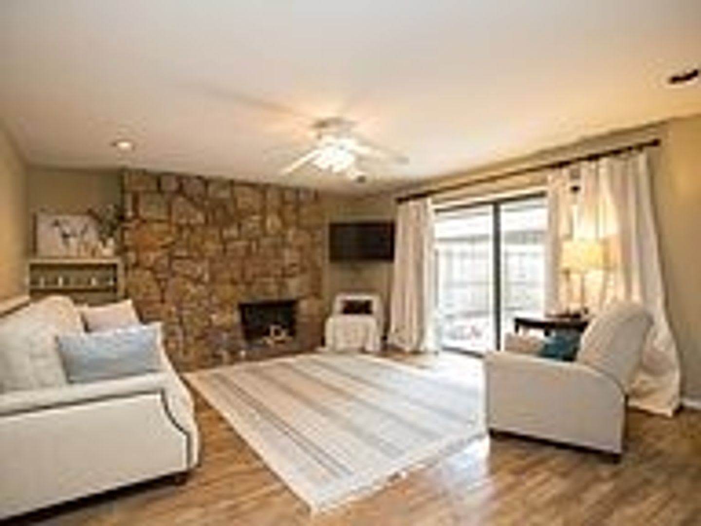 No Pets Allowed Wonderful 2 Bedroom 2 Bath Duplex Unit Has Been Well Maintained Quiet Midtown Tulsa Neighborhood – photo 3