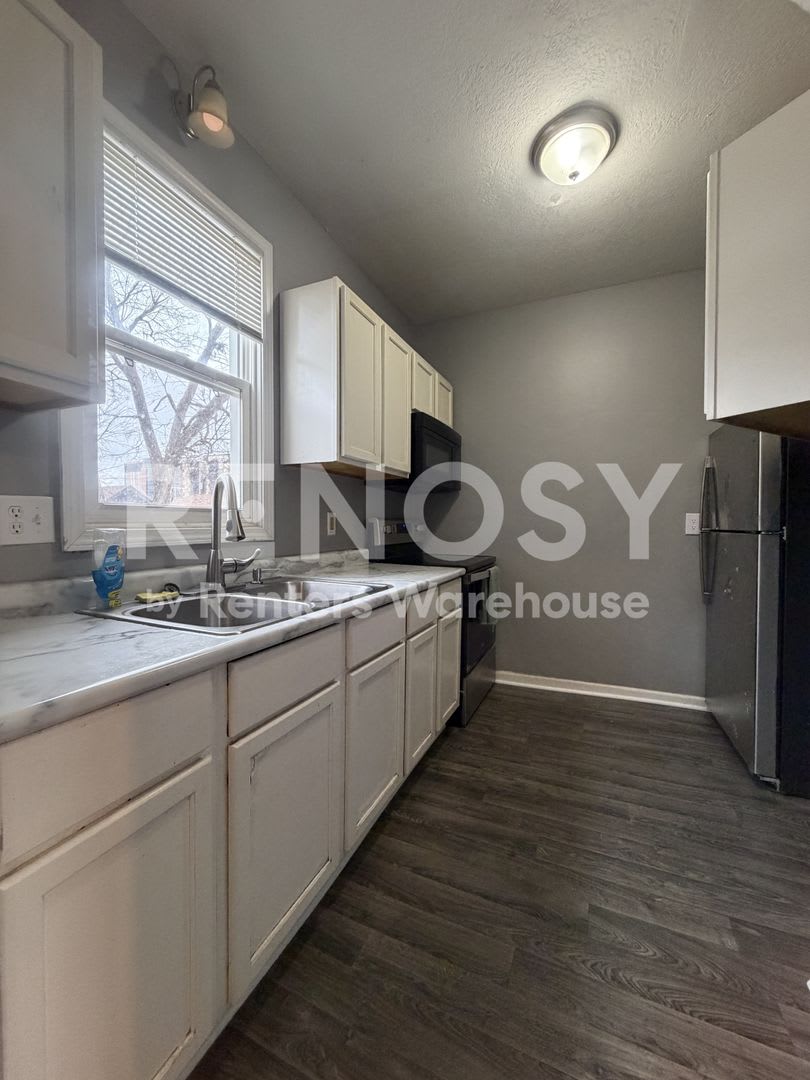 Available Now 5 bedroom 2 bath Duplex in Minneapolis – photo 3