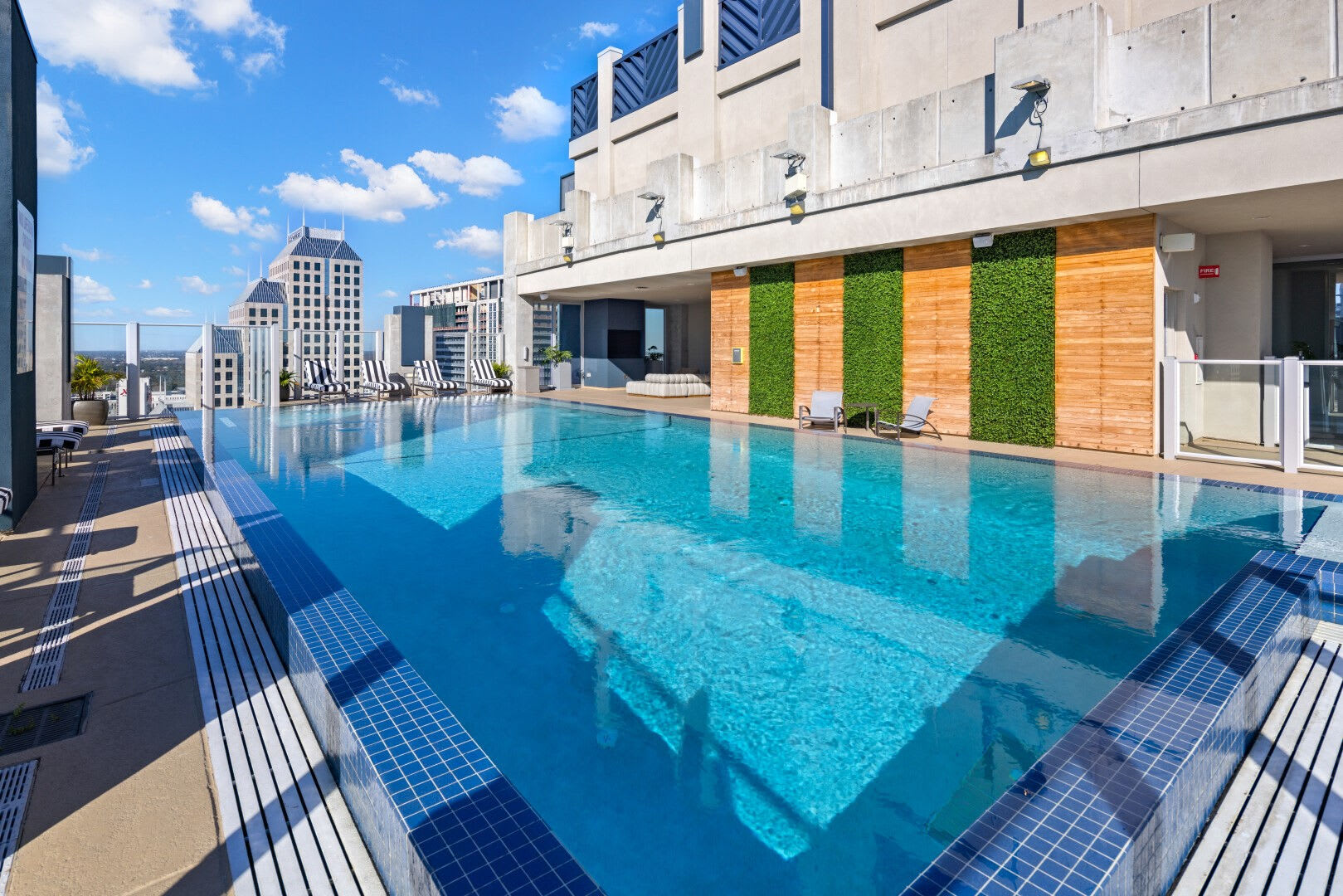 SkyHouse Orlando – photo 2