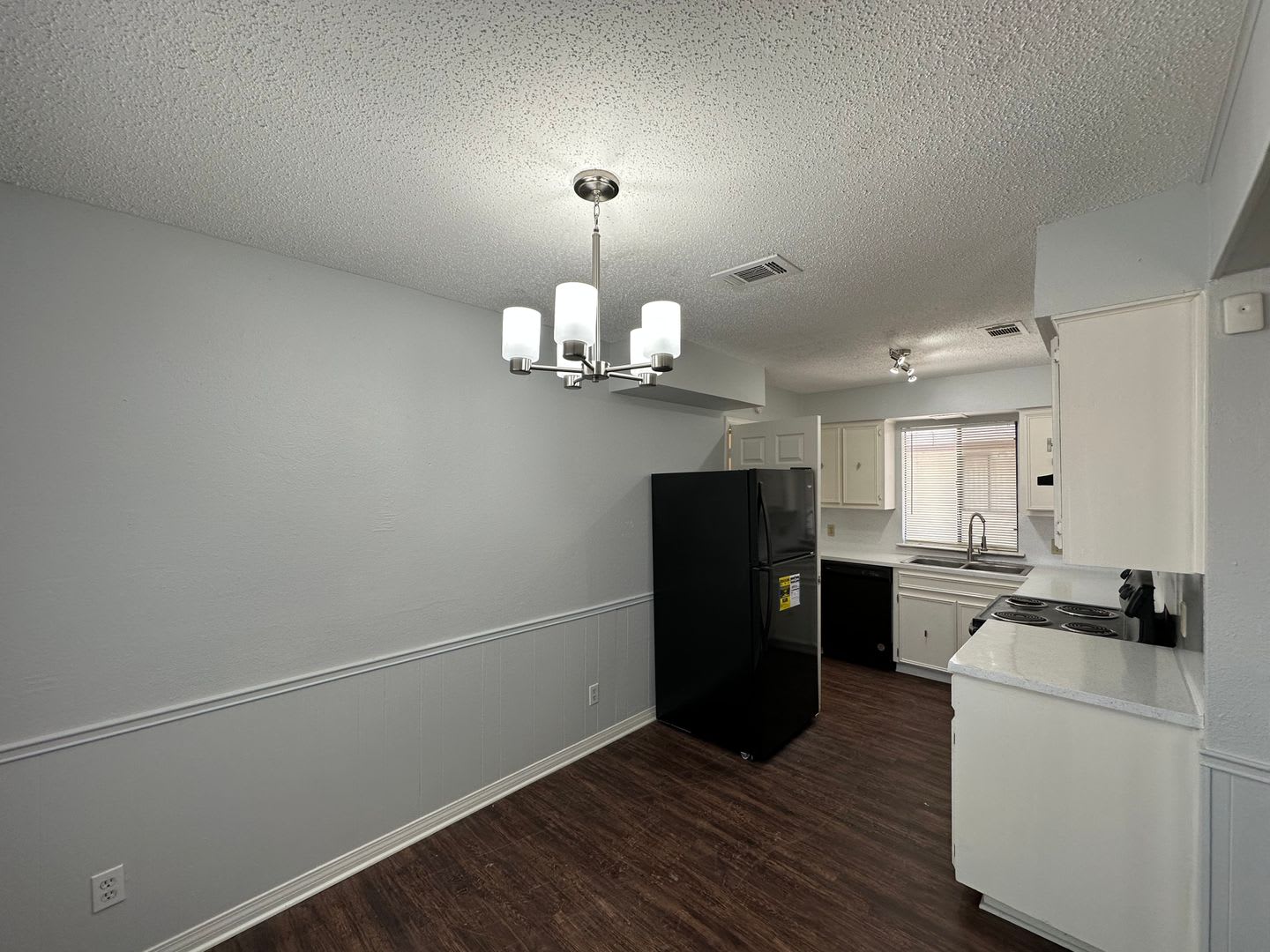 2/2 Duplex near LBJ High – photo 5