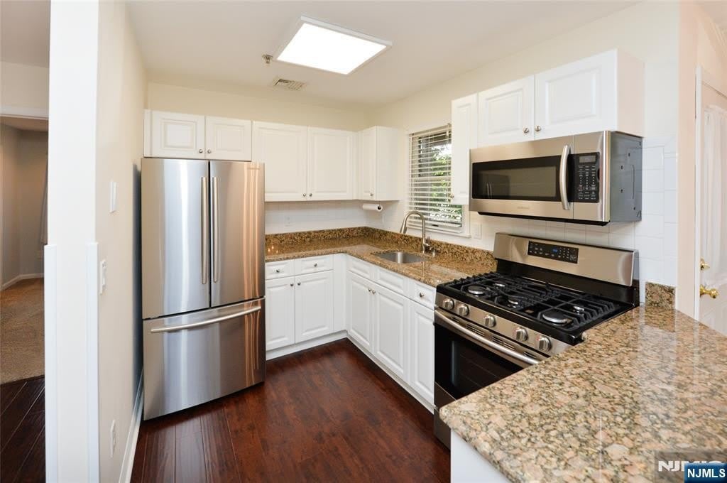 45 Royal Avenue – photo 2