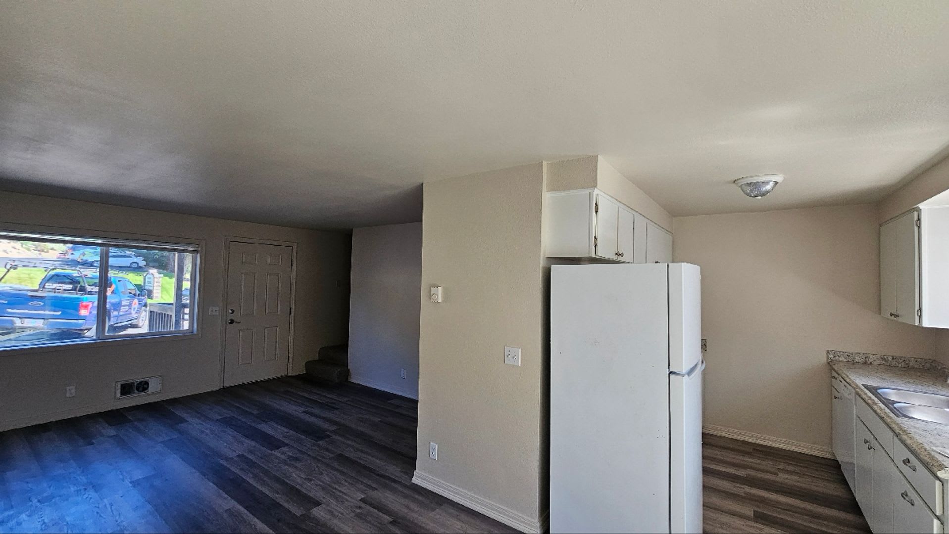 Newly Remodeled 2 Story Unit in Prineville – photo 4