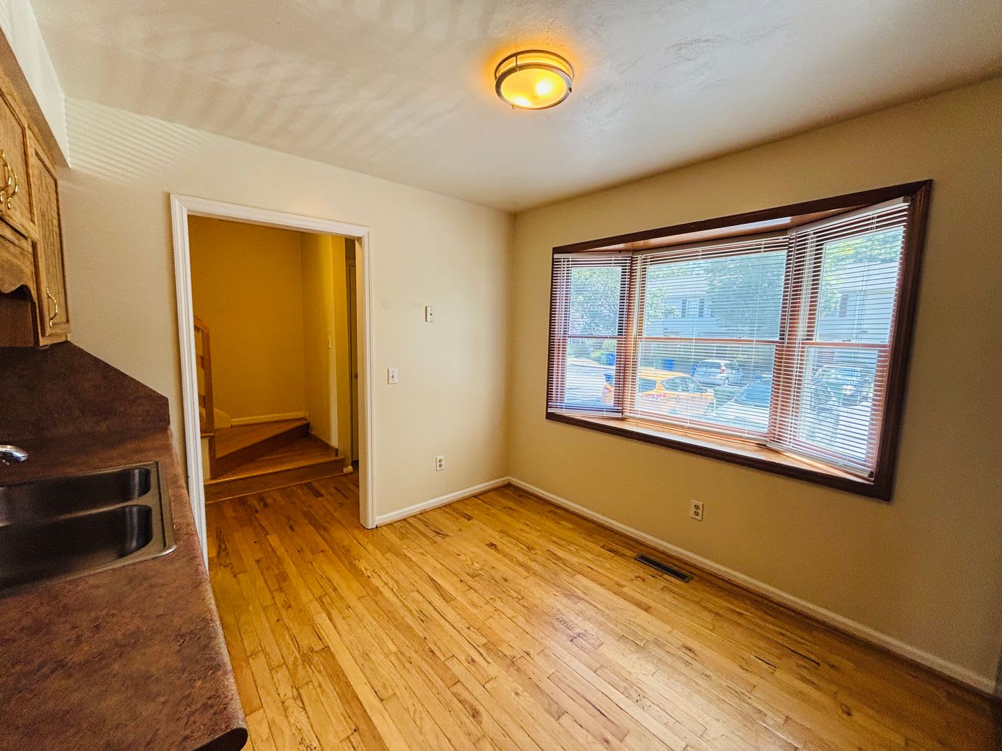 4 Bedroom, 3.5 Bath Townhouse – photo 3