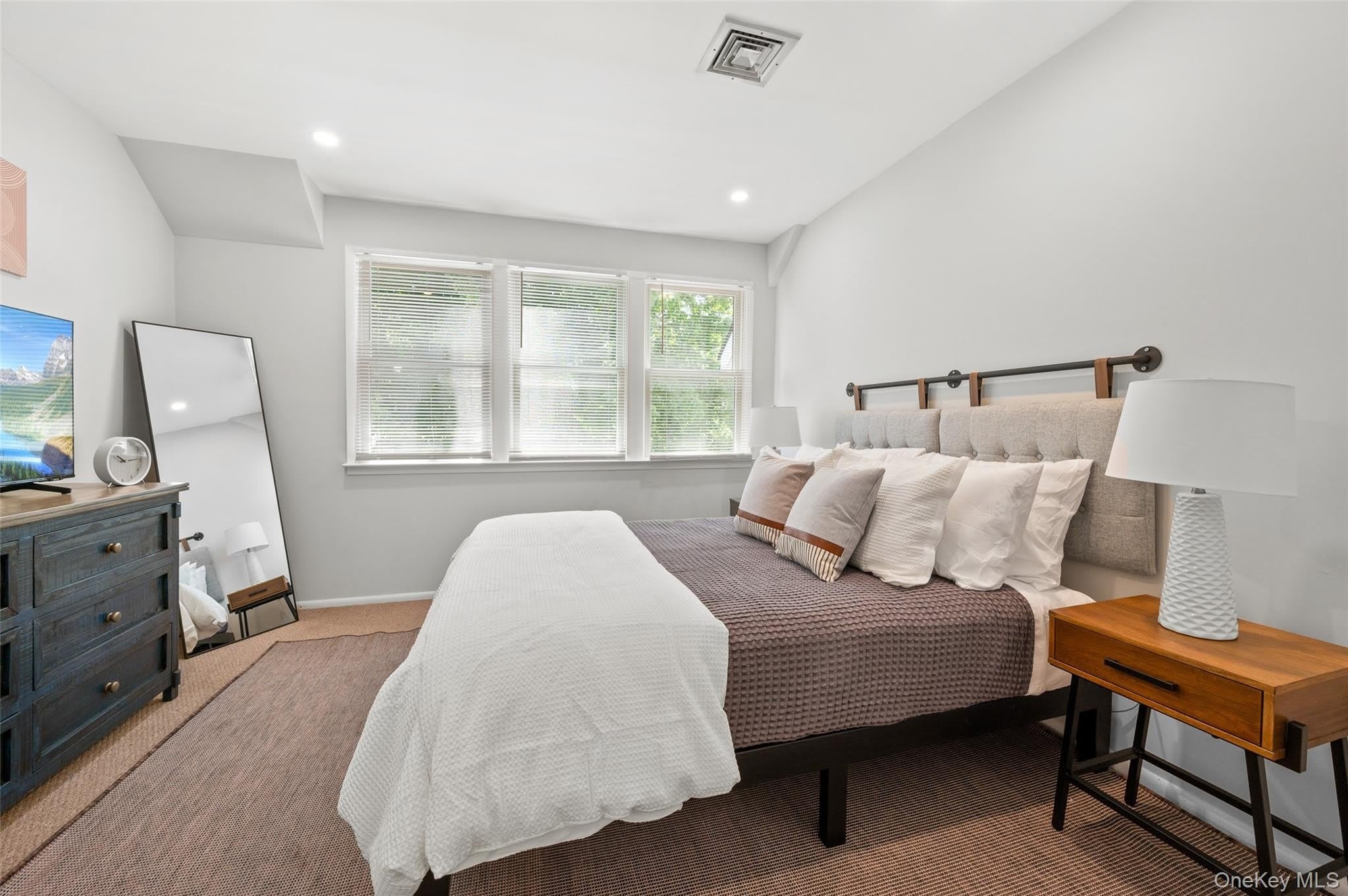 49 Canoe Place Road – photo 5