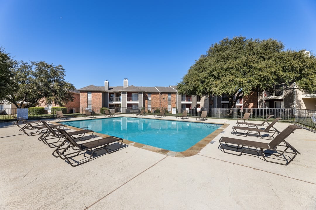 Regal Crossing Apartments – photo 1