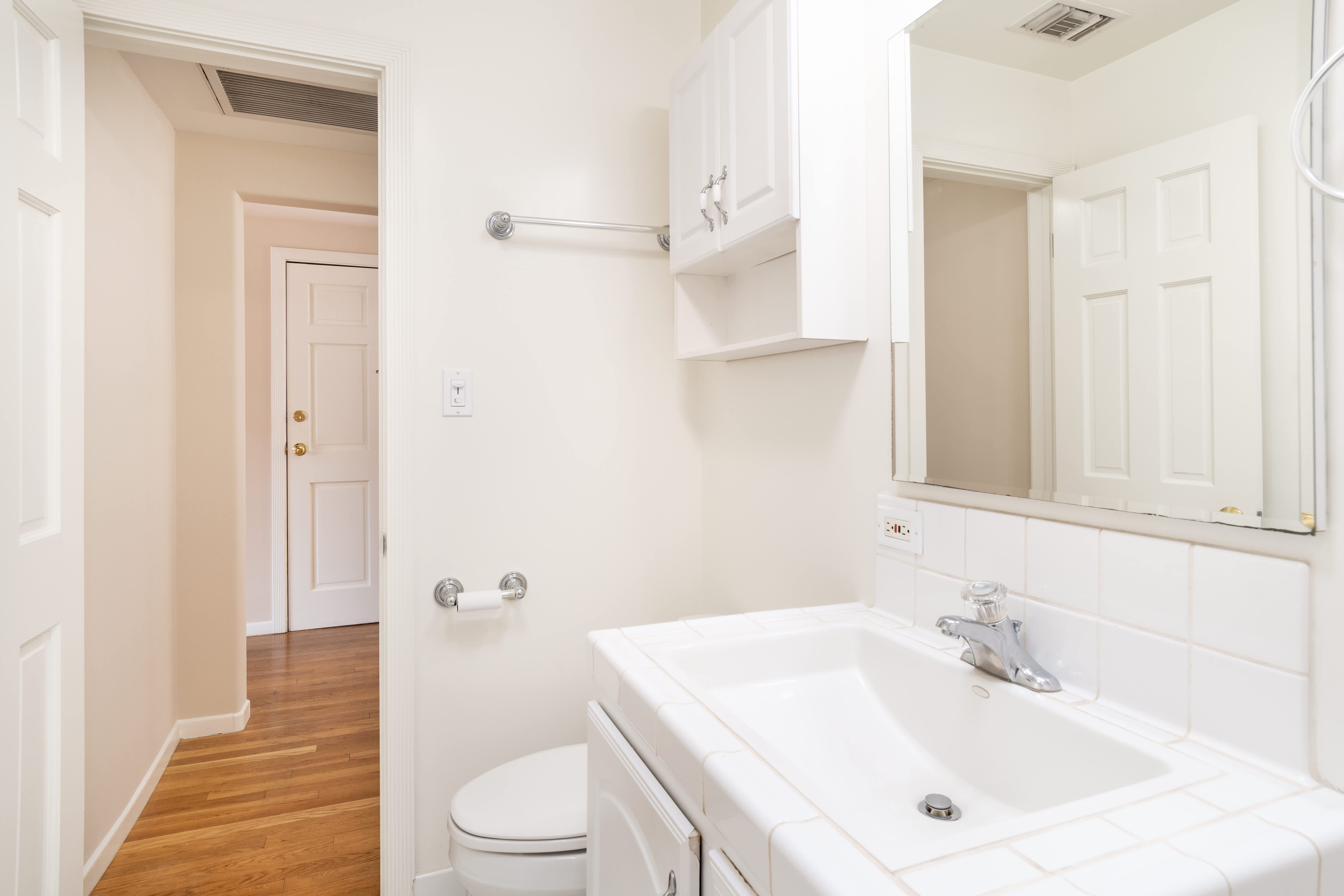 11669 Mayfield Avenue – photo 5