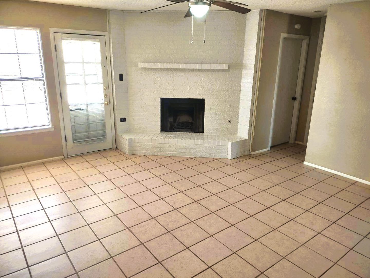 Adorable Single Level Westside Home With Refrigerated Air Located In Quiet Well Established Neighborhood – photo 4