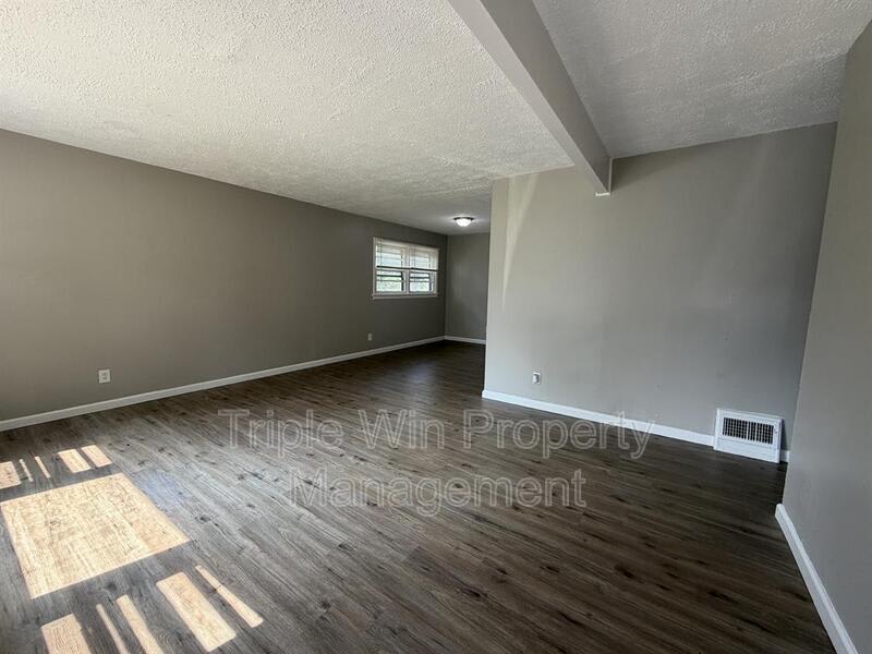 1113 Highmont Dr – photo 5