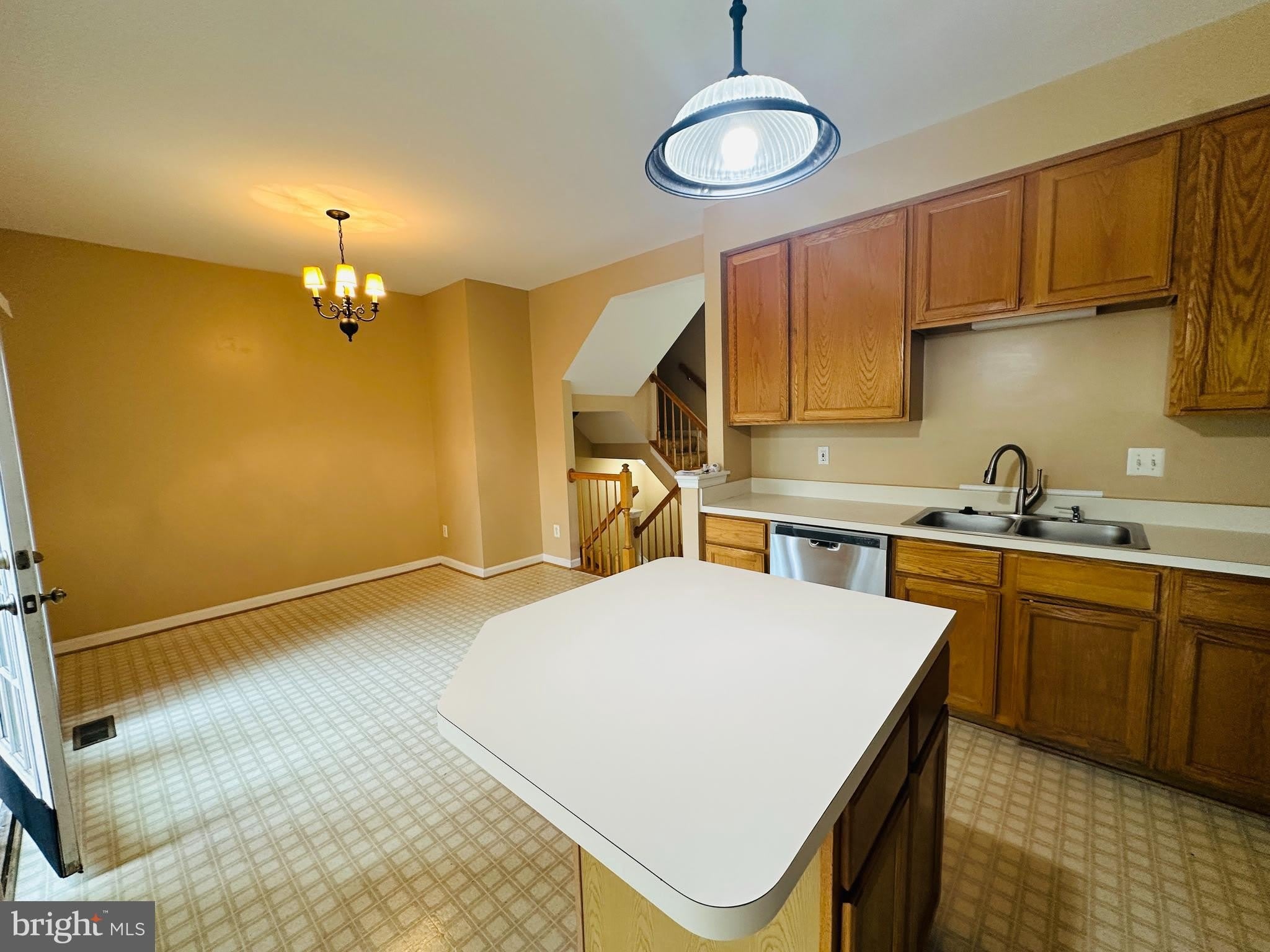 2527 BANSHIRE Drive – photo 5