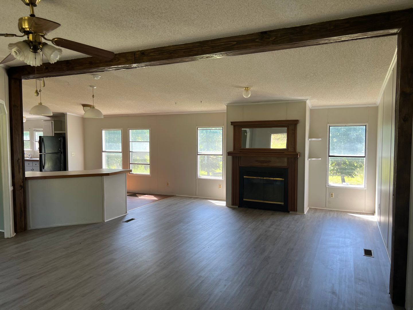 Nice 3 Bedroom 2 Bath Available Now! Schedule your tour and Apply today! – photo 2
