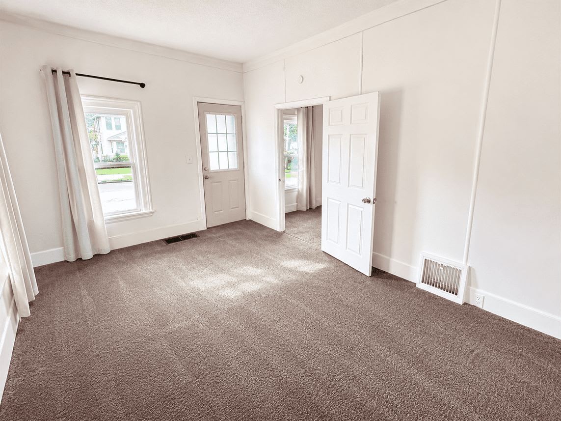 521 W North St – photo 5