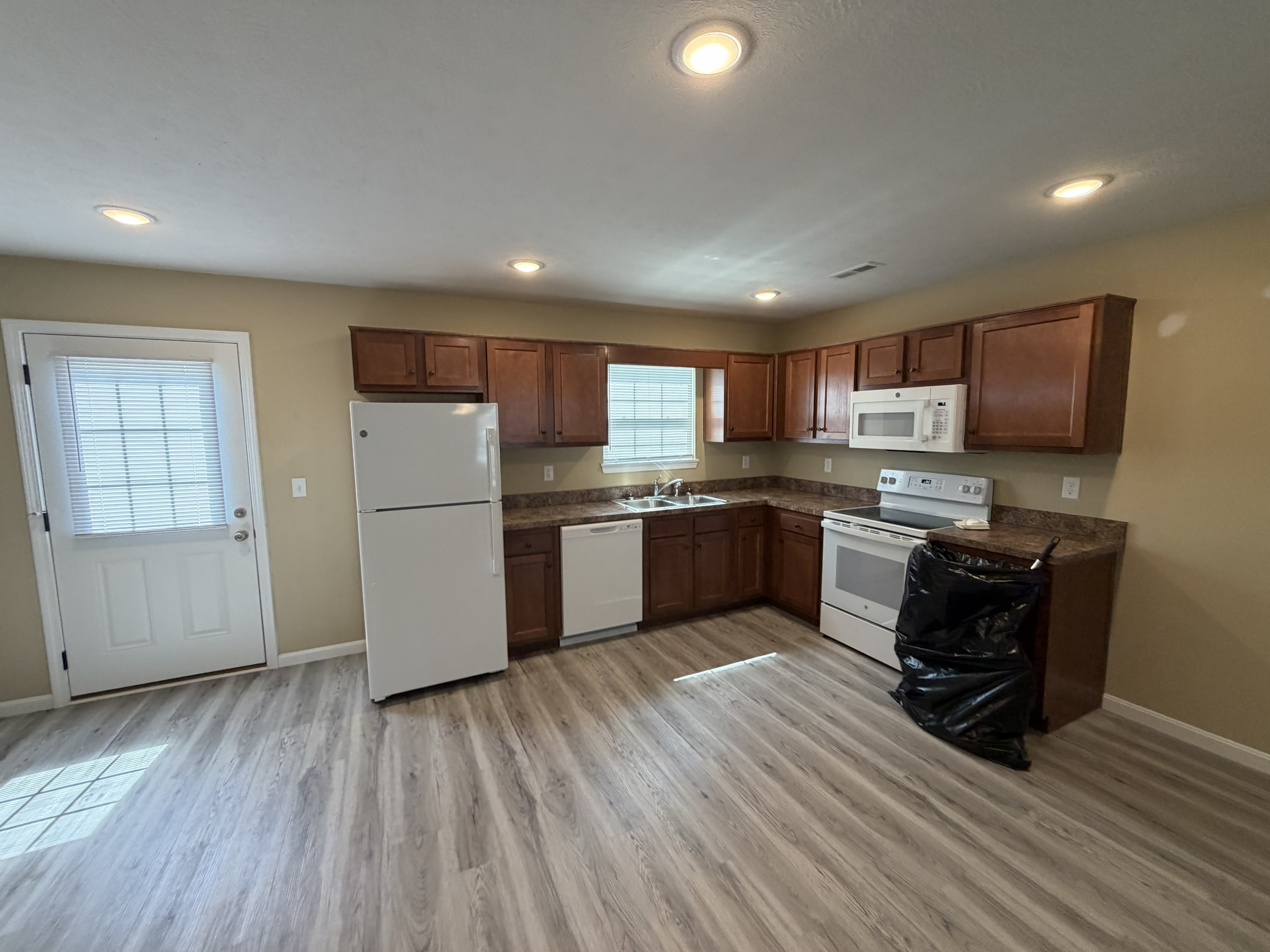 202 Pineview Drive – photo 2