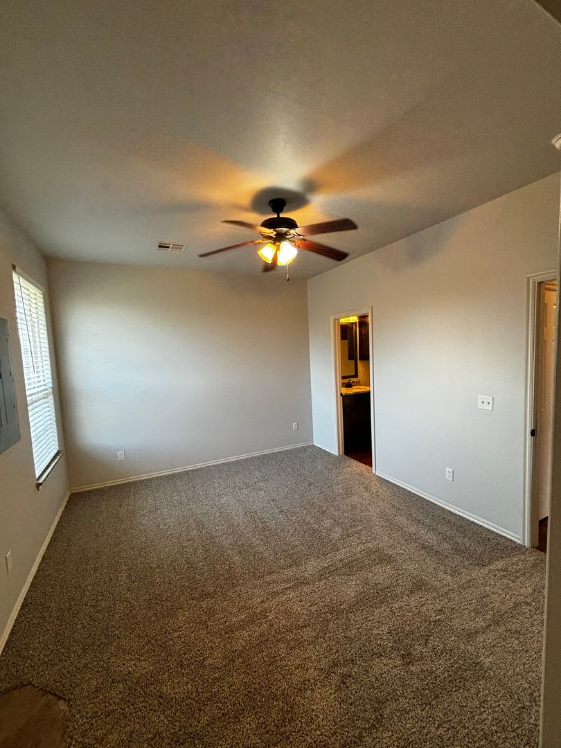 3 br 2 ba duplex with 2 car garage! – photo 5