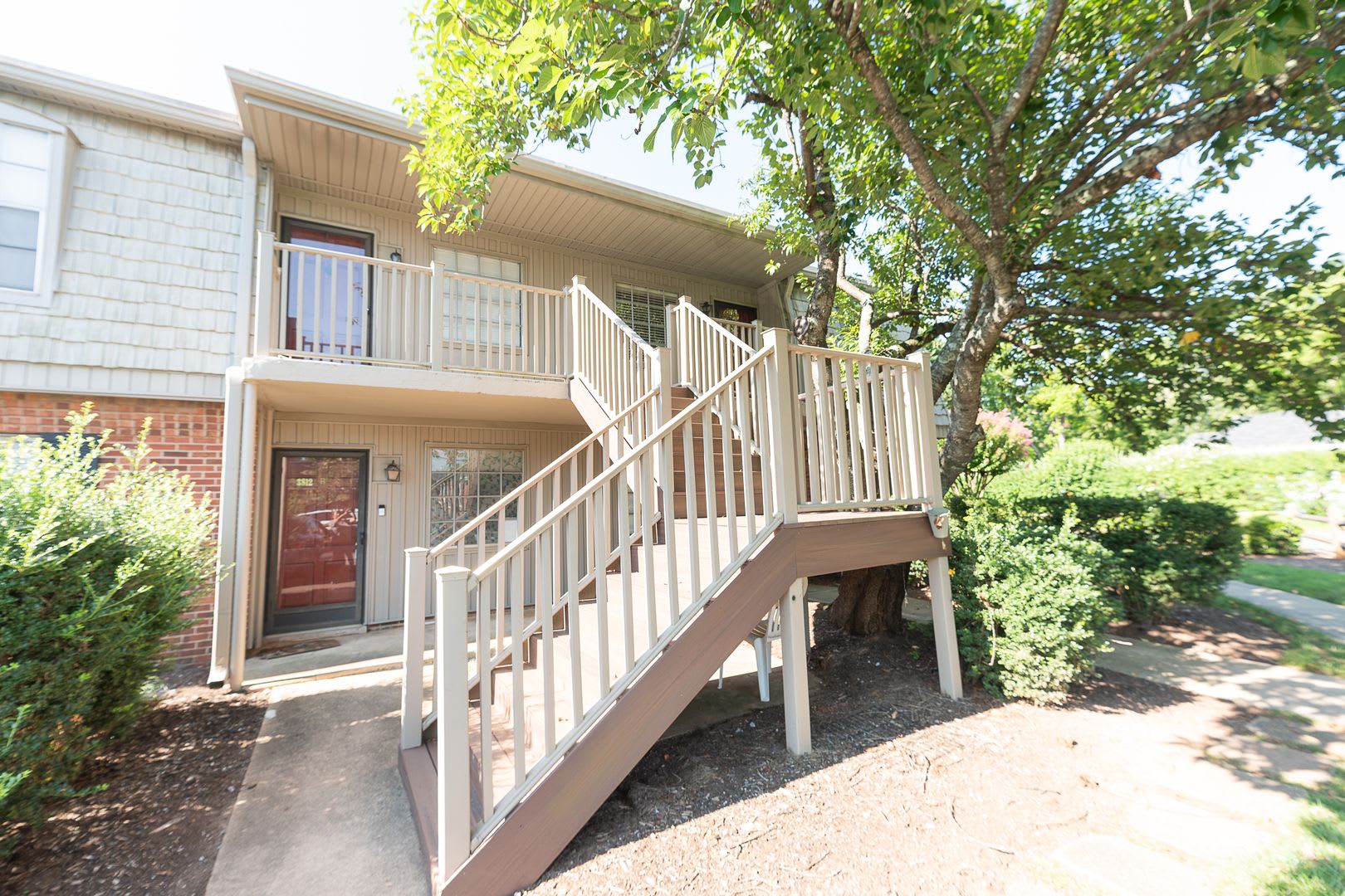 Well-maintained 2-bedroom, 1-bath upper level condo in Winston-Salem – photo 1