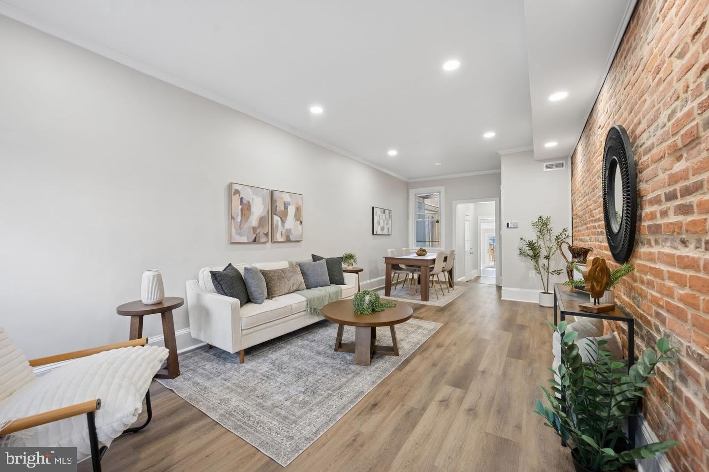 1108 S CLINTON Street – photo 4