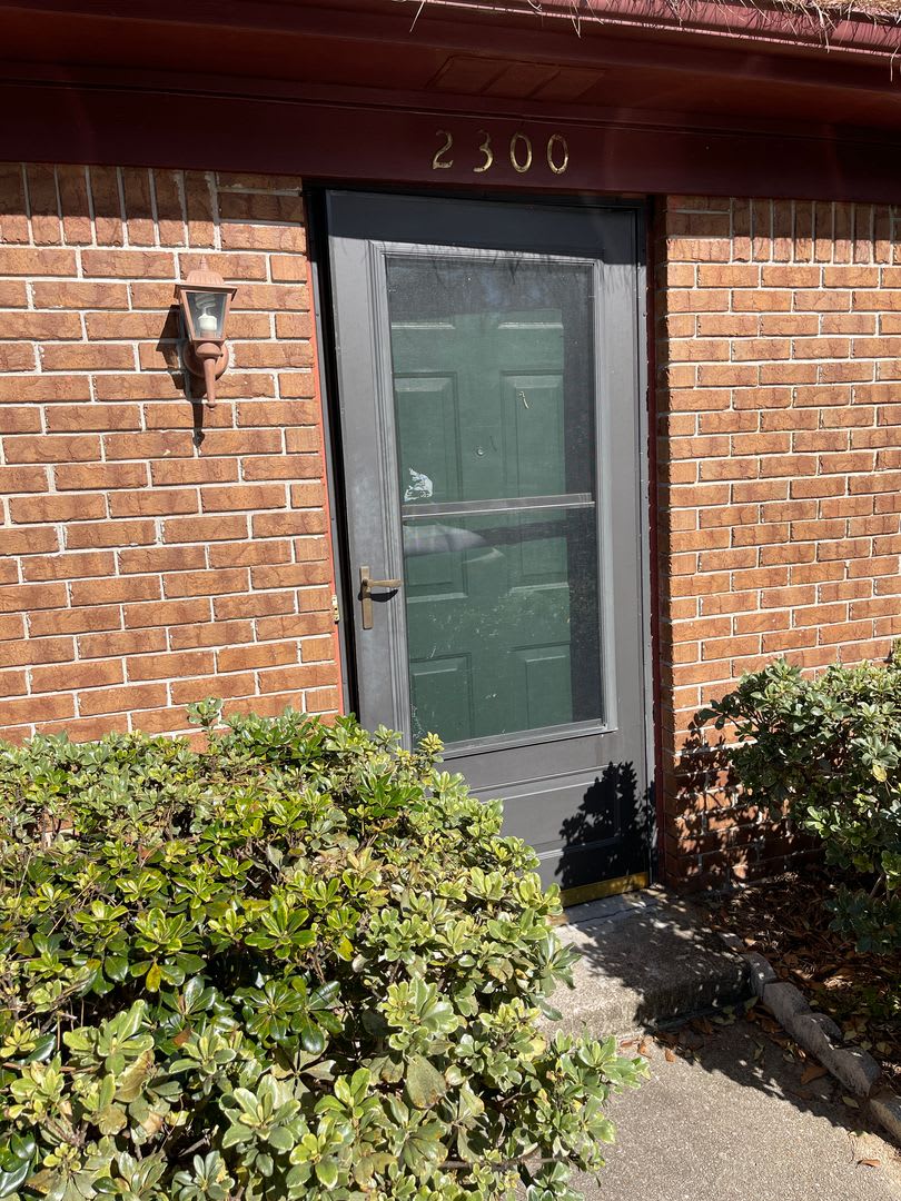 Cute 2 bedroom 1.5 bath townhome – photo 2