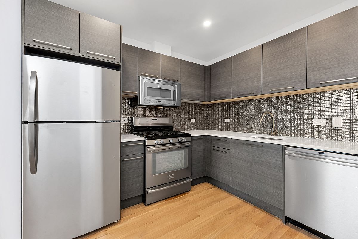 1115 Broadway Apt 4C – photo 2