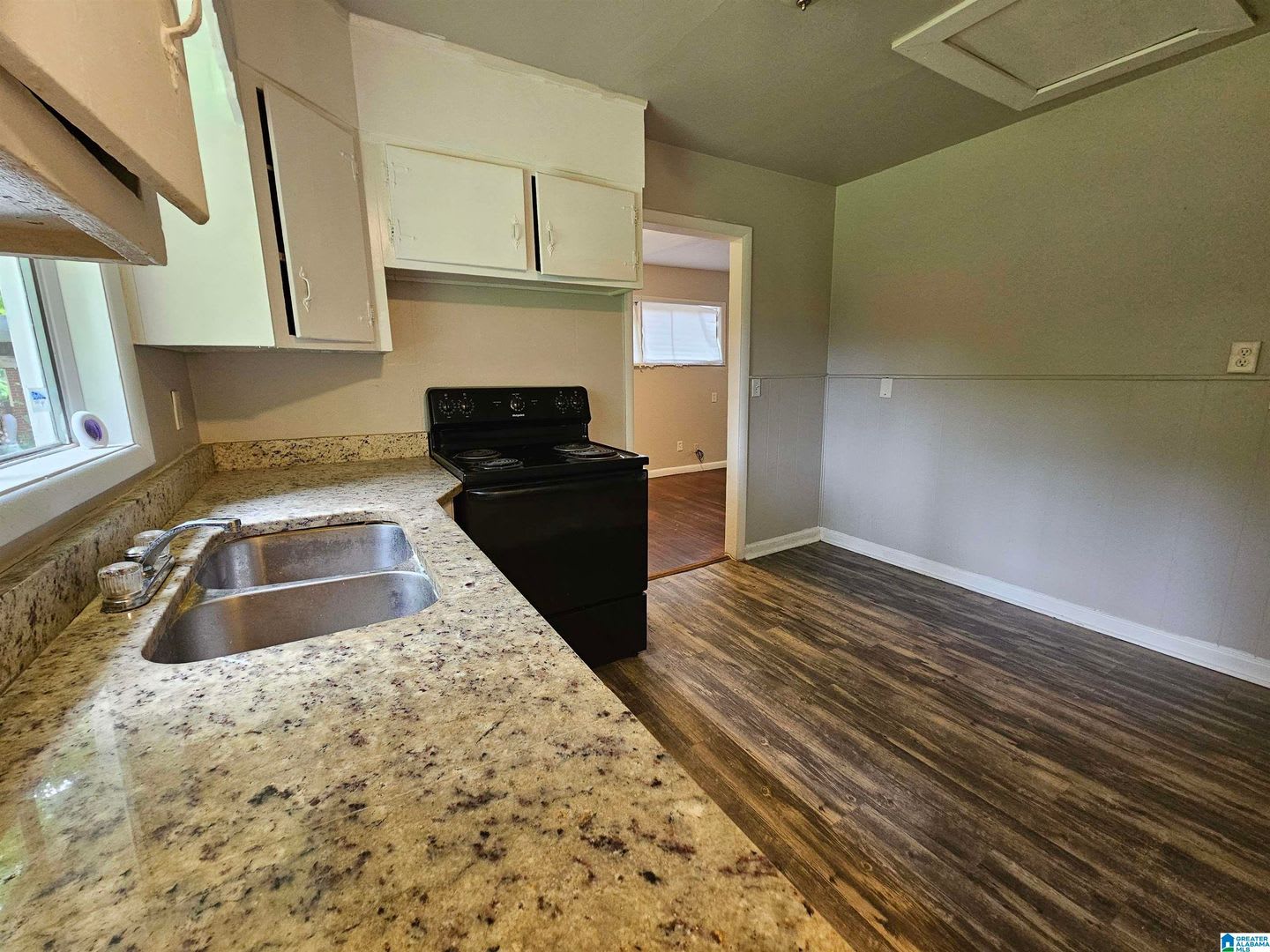Charming 3 Bedroom Home With Spacious Yard Your Dream Living Space Awaits – photo 5