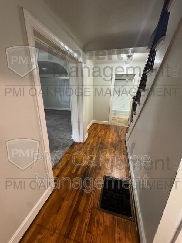 906 Race Dr – photo 4
