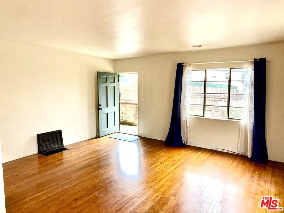 2618 Prospect Ave – photo 5