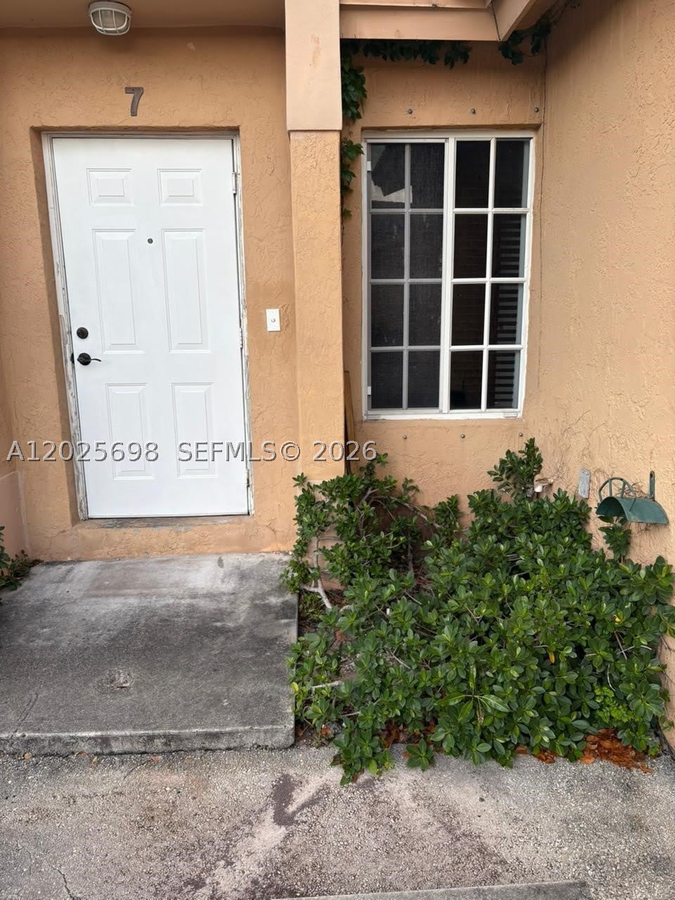 117 SE 3rd Ave – photo 1
