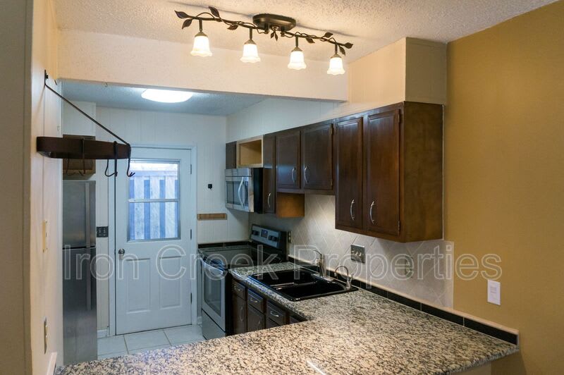 137 Colony Dr – photo 5