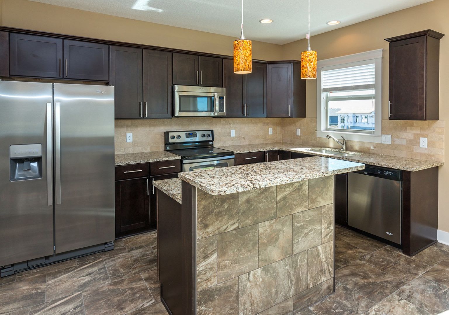 Gorgeous 4 Bed Home – photo 5