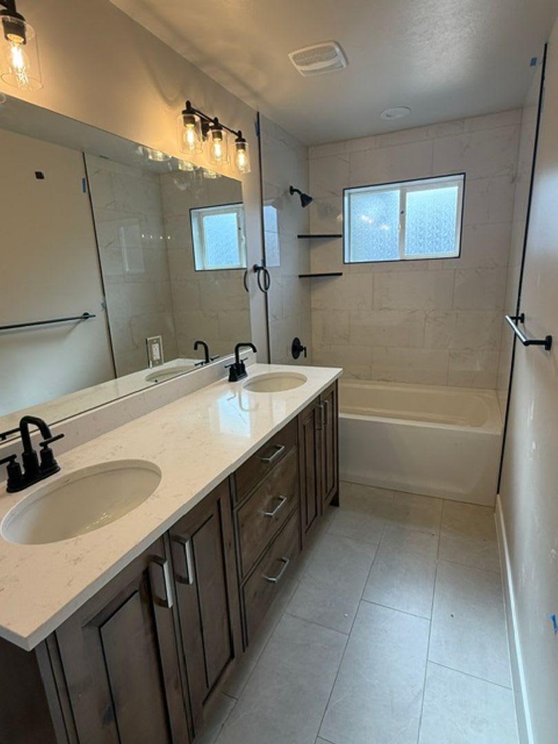 Beautiful new construction town home with amazing views – photo 3