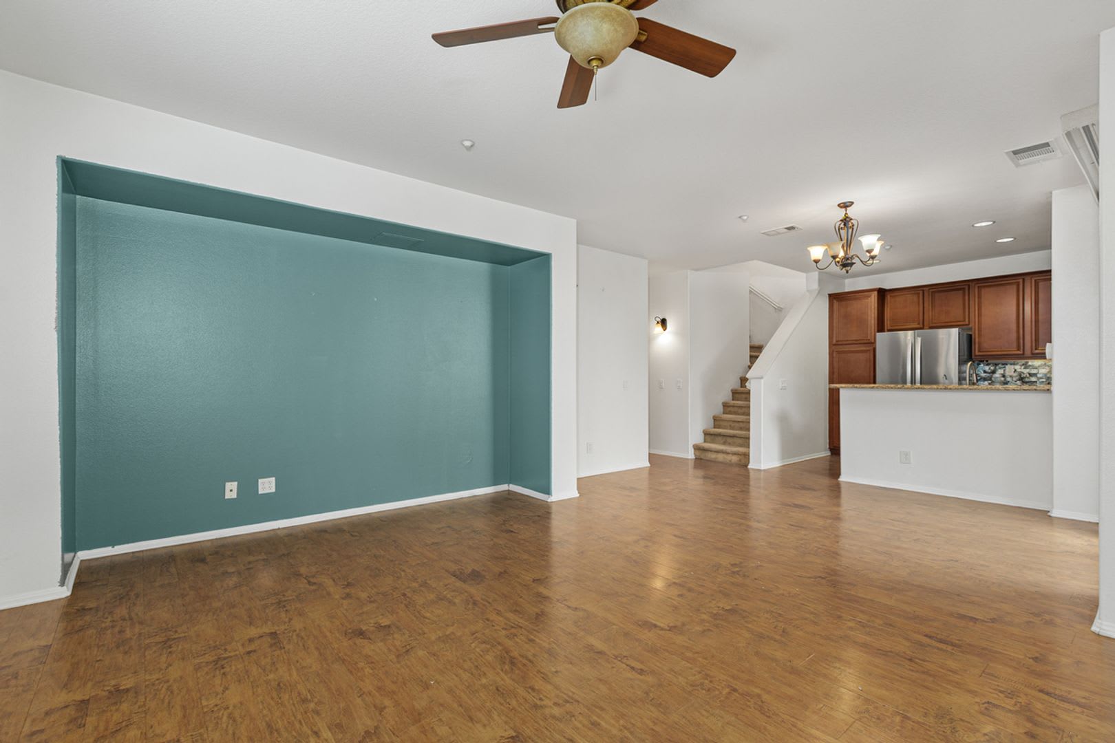 Two Story Townhouse In The Gated Community Of Temecula Lane 3Br 2 5Ba 1 586 Sqft Patio 2 Car Attached Garage – photo 5
