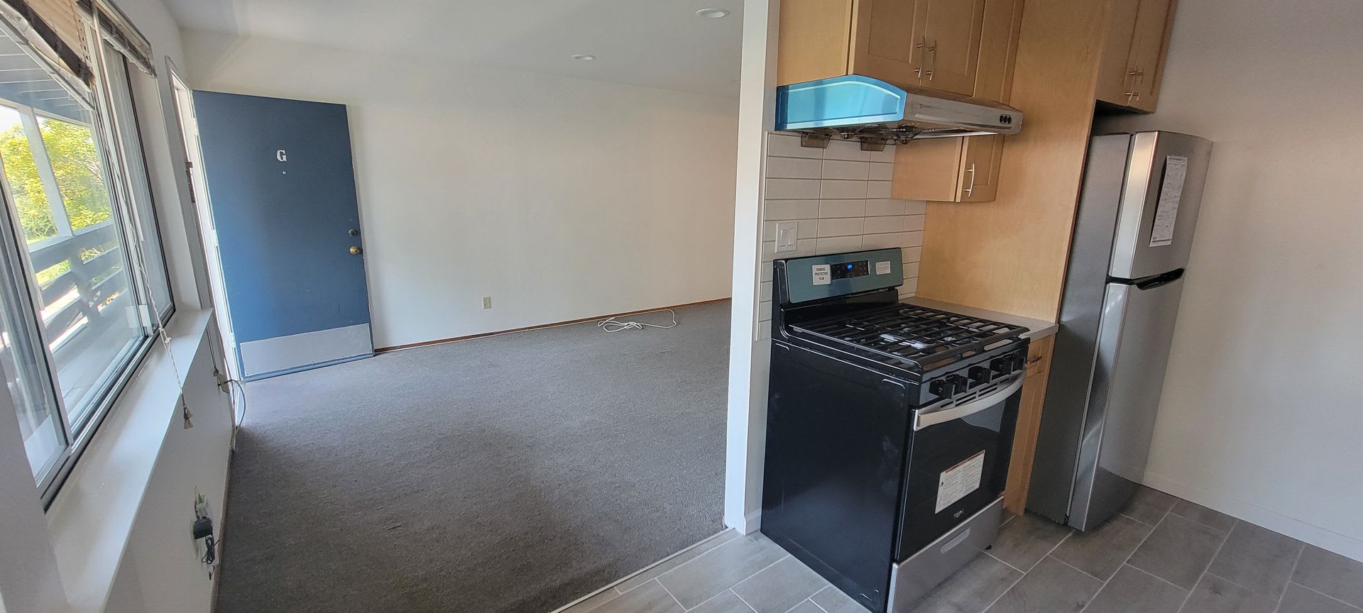 Clean, quiet 2 bed 1 bath, freshly painted with new appliances – photo 4