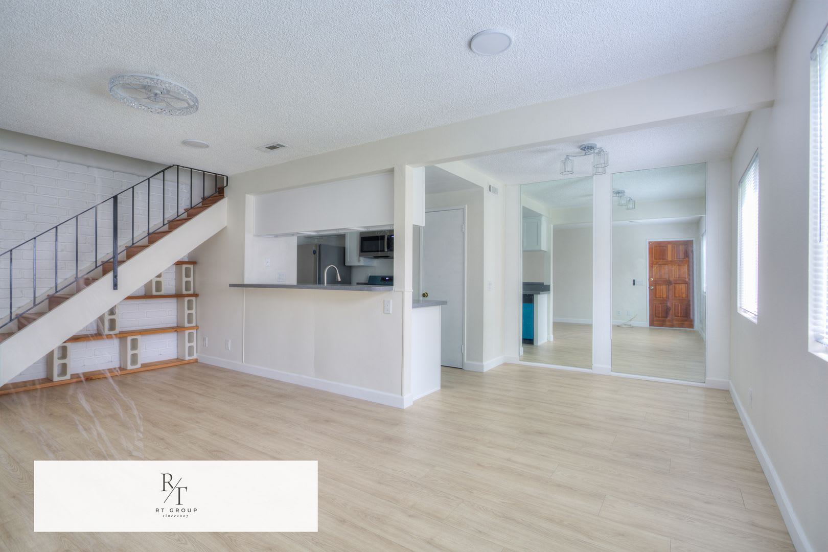 Newly Remodeled 2 Bed 1 Bath Apartment For Rent – photo 4