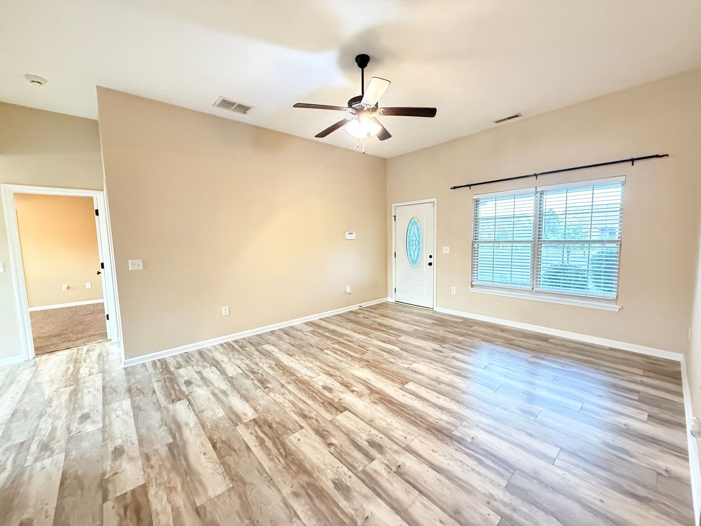 Beautiful 3 Bed / 2 Bath Home – photo 3