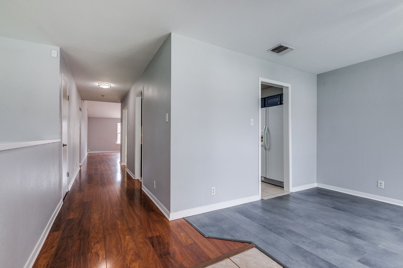 3-BEDROOM SINGLE-STORY IN CRESTLAKE – photo 4