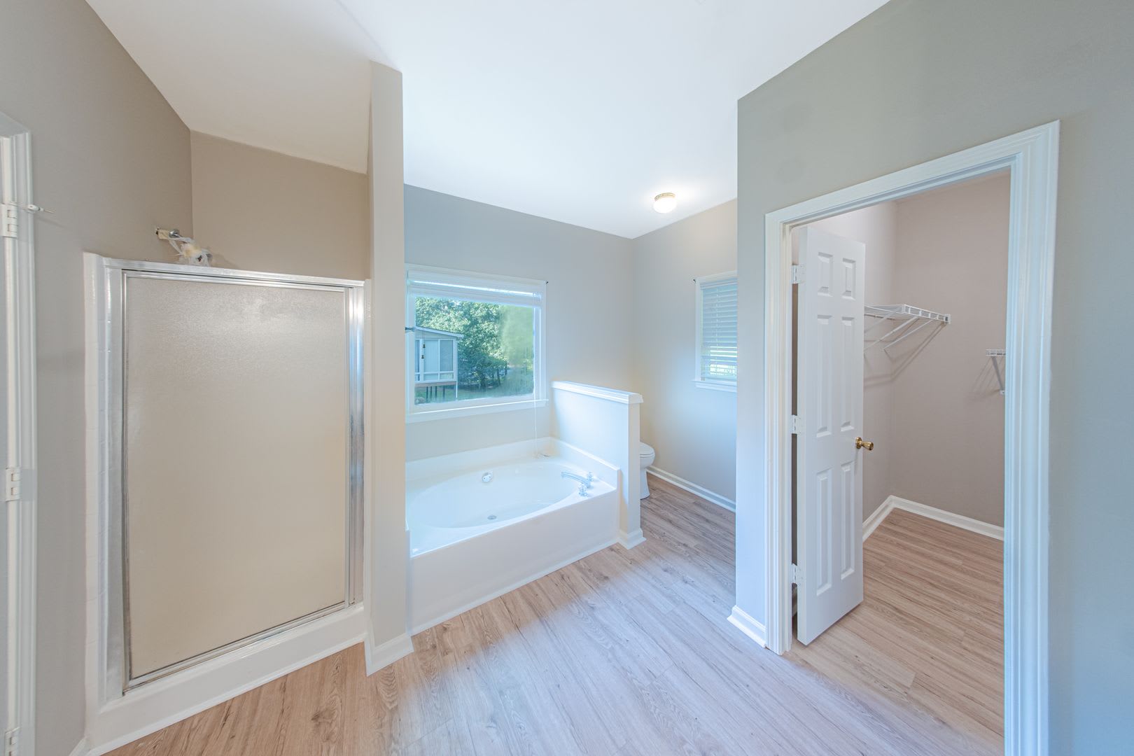 Beautifully Updated 5Br 3Ba Home No Carpet Fresh Paint Large Storage Flexible Floor Plan – photo 3